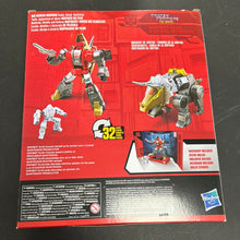 Load image into Gallery viewer, Transformers Studio Series 86-07 Leader The Transformers: The Movie Dinobot Slug and Daniel Witwicky Figures
$54.99